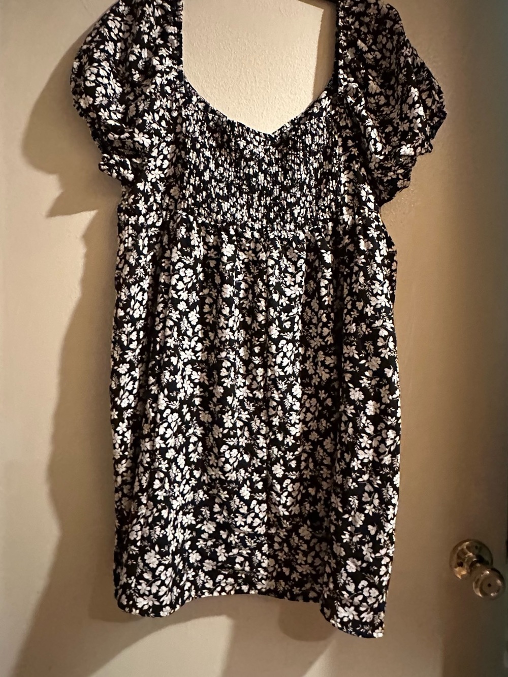 Women Black & White Floral Smocked Dress